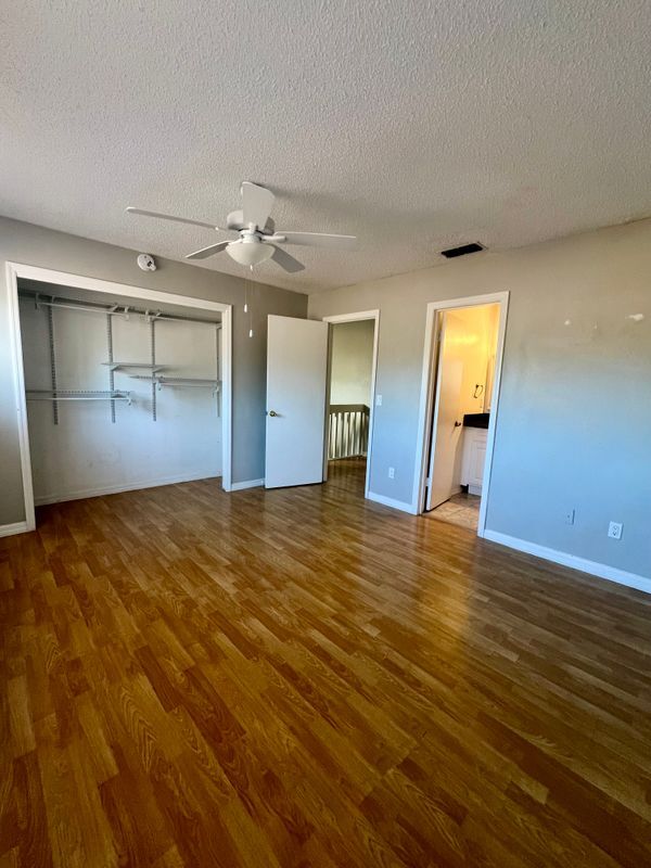 Foto del edificio - 3880 Villa Rose Ln