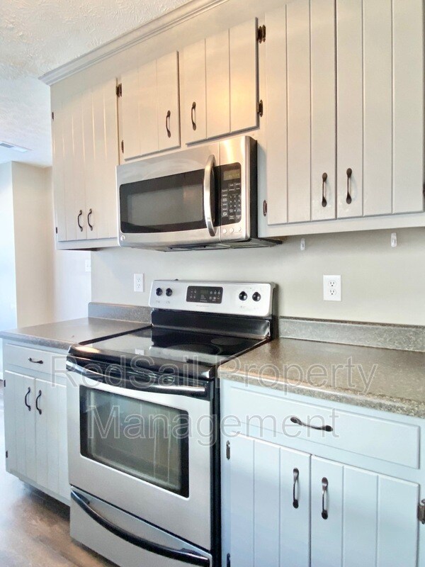 Building Photo - 7867 Sunset Dr