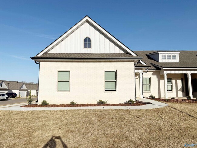 Foto del edificio - 6057 Gardner Maples Dr SE