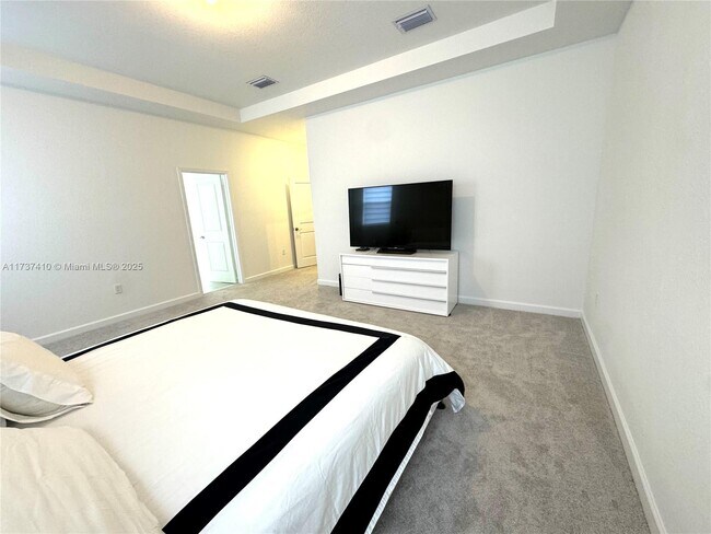 Foto del edificio - 2481 SW 25th Ave