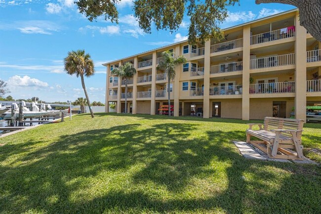 Building Photo - 1125 Pinellas Bayway S