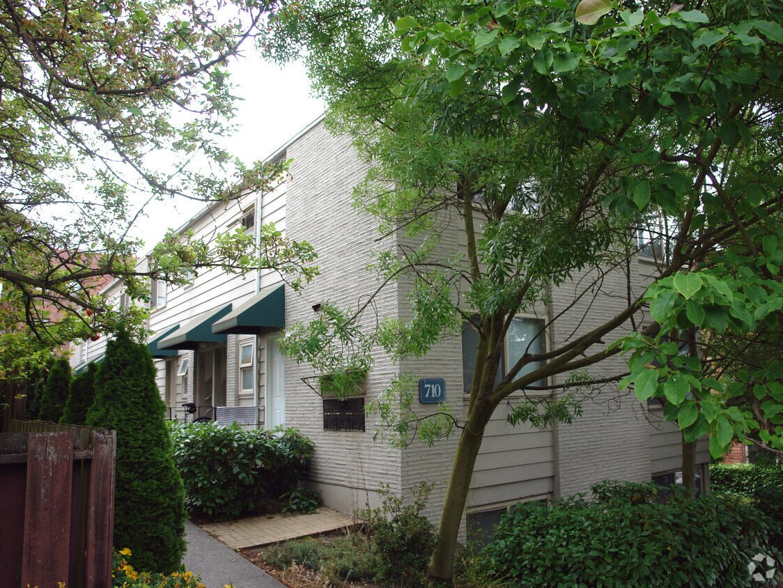 Primary Photo - 710 2nd Ave W