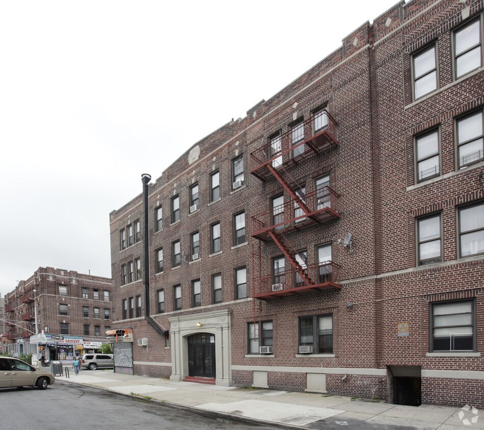 Building Photo - Harding Court