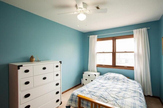 Foto del edificio - 3-Bedroom 1.5-Bathroom North Ames Townhome