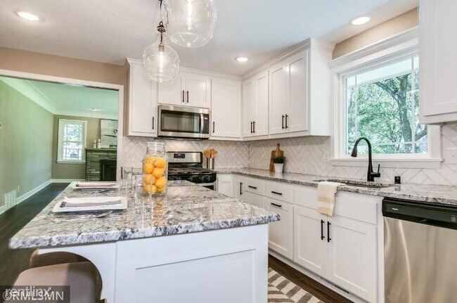 Foto del edificio - 3 br, 3 bath House - 4893 121st St N