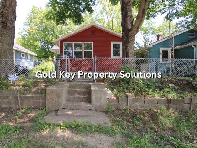 Foto del edificio - Cute 2 BR 1 BA House in Muncie with Fenced...