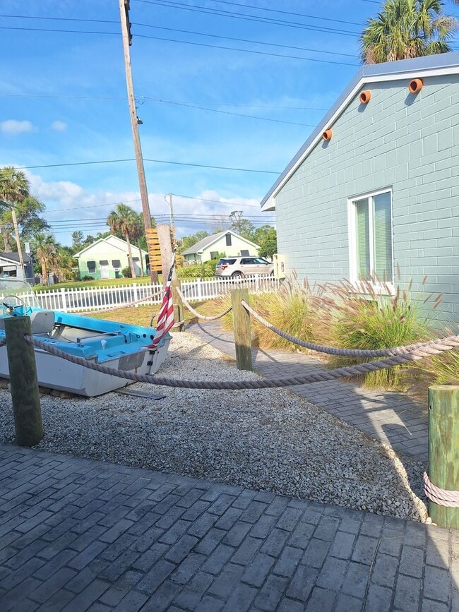 Building Photo - NSB FURNISHED EFFICIENCY UNIT-ALL UTILITIES INCLUDED INCLUDING WI-FI!