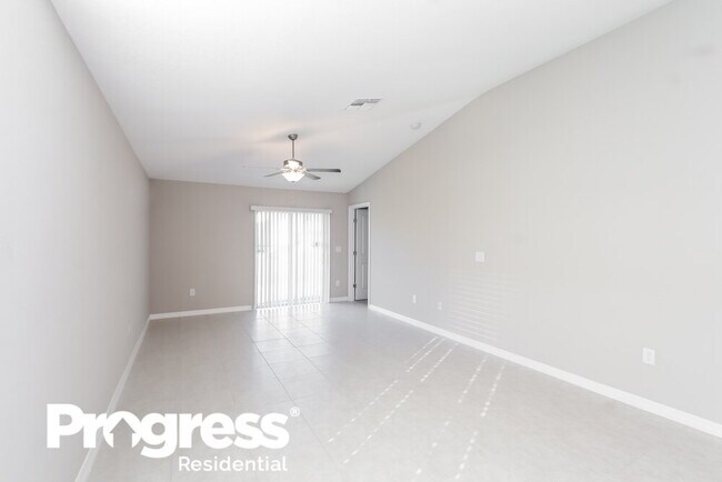 Building Photo - 2270 Treesdale Ave