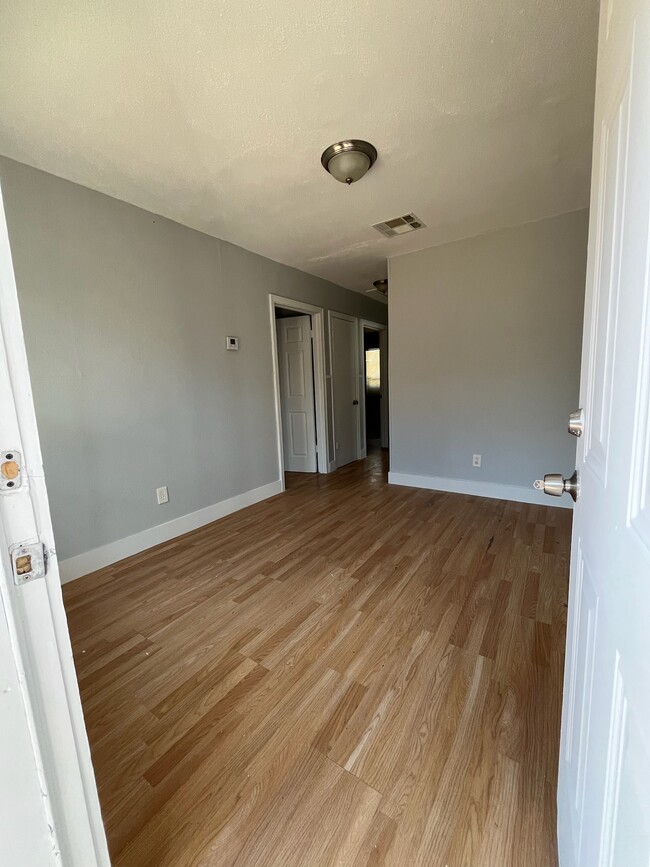 Foto del edificio - 3117 Rosalie St