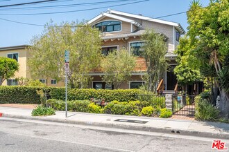 Building Photo - 2411 4th St