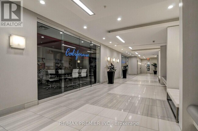 Building Photo - 165 Legion Rd N
