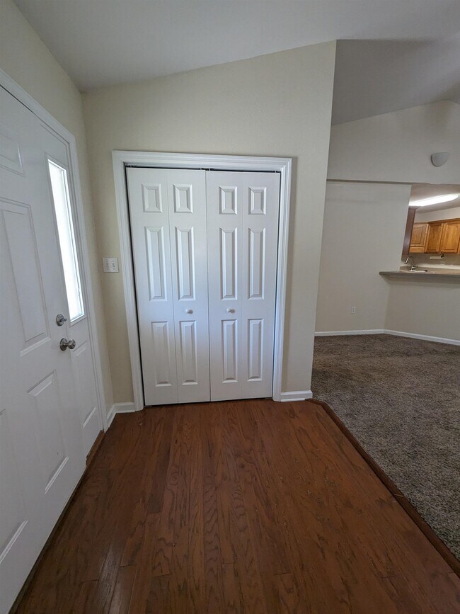 Building Photo - 2410 Quazar Cir