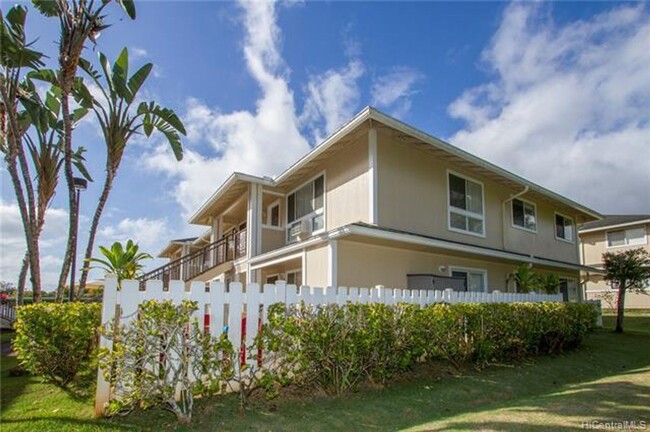 Building Photo - Beautiful 3 bed, 2 bath, 2 parking unit in...