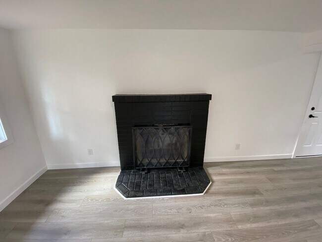 Building Photo - SE SALEM, Spacious 3 Bed 2 Bath, Single Fa...