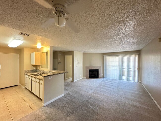 Building Photo - CANYON LAKE