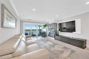 Foto del edificio - 305 Goodlette-Frank Rd