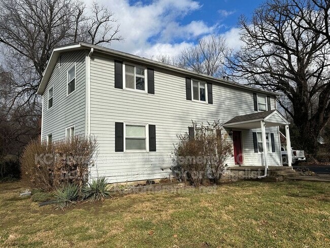 Building Photo - 4400 NE 46th Terrace