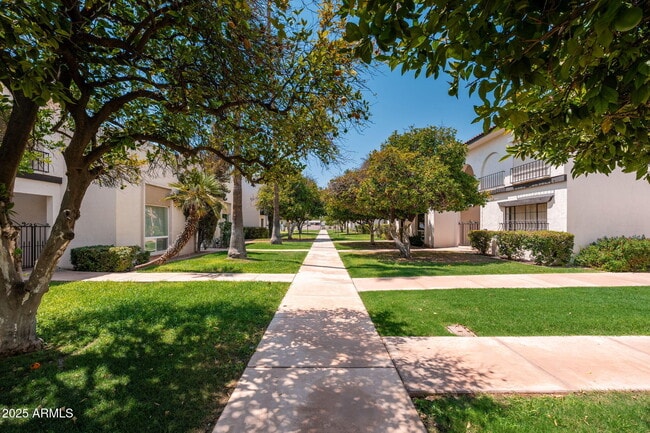 Building Photo - 7684 E Minnezona Ave