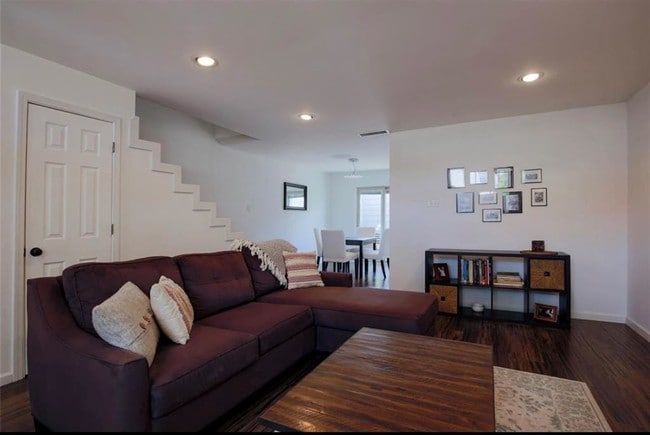 Foto del edificio - 6415 Ella Lee Ln