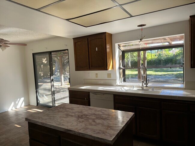 Foto del edificio - 10438 Cozycroft Ave