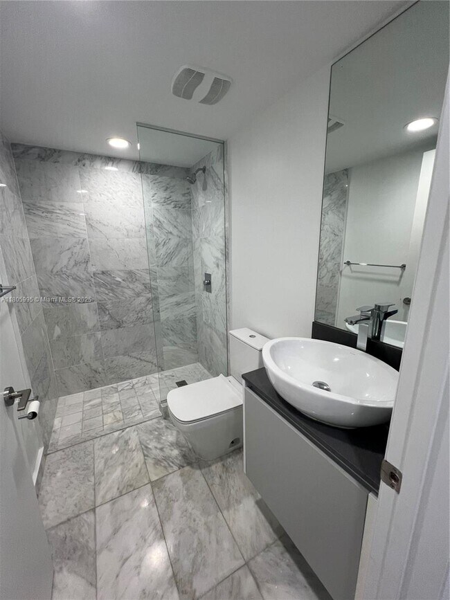 Foto del edificio - 9821 E Bay Harbor Dr