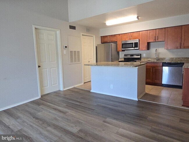 Foto del edificio - 3306 Wyndham Cir