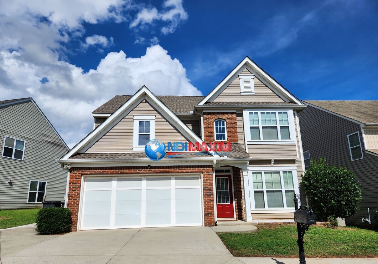 Primary Photo - Spacious, open floor plan home in a very c...