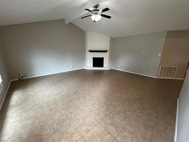 Building Photo - 701 Lasso Dr