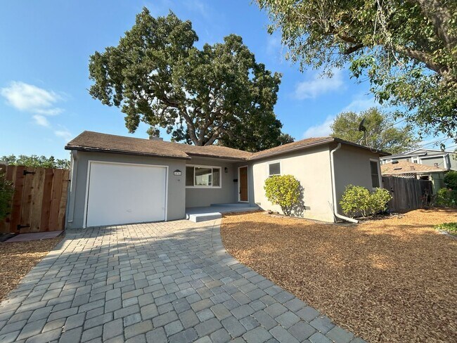 Building Photo - Charming Menlo Park Home in Picturesque Ne...