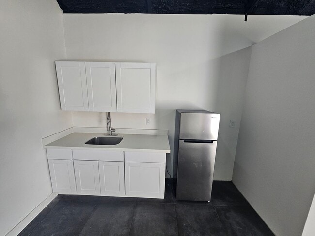 Building Photo - DETACHED ONE BEDROOM CASITA ON HORSE PROPERTY