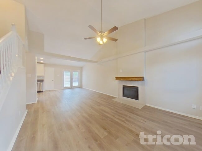 Building Photo - 837 Globe Ave