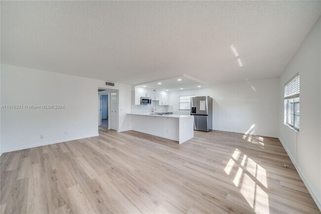 Building Photo - 800 SW 131st Ave