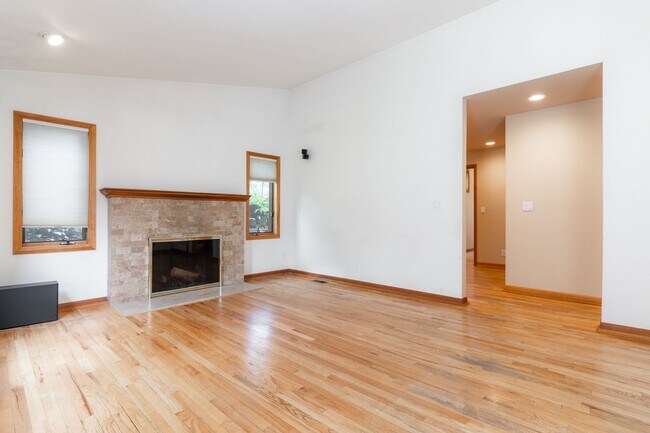 Foto del edificio - Private river access and stunning views fr...