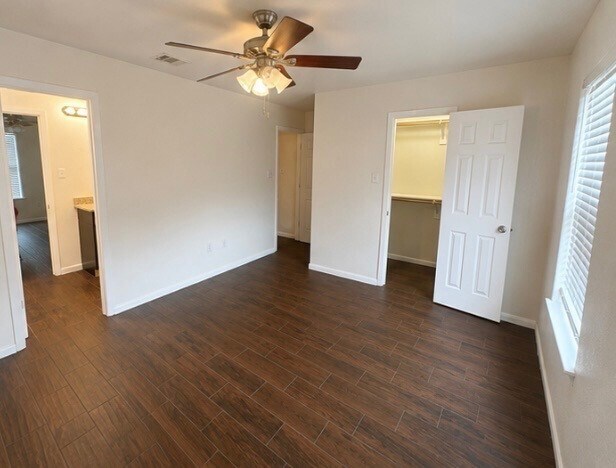 Building Photo - 6837 Larkstone St