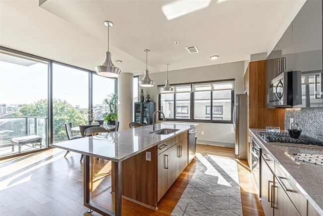Foto del edificio - 1414 Wood Hollow Dr