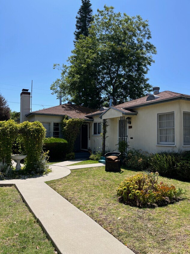 Foto principal - 4143 Jasmine Ave