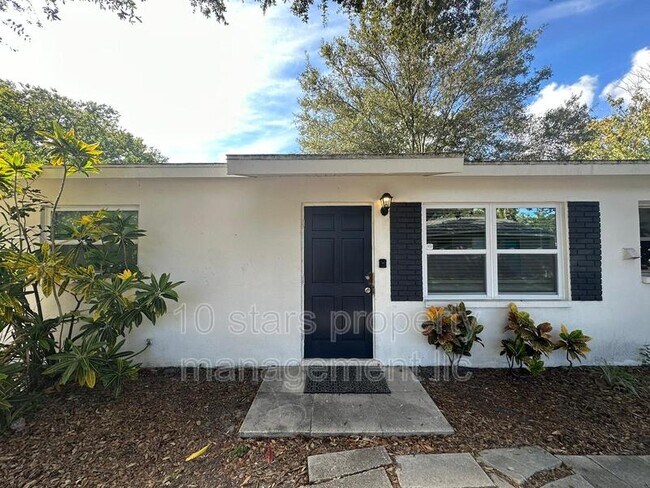 Building Photo - 3048 Brookview Ave