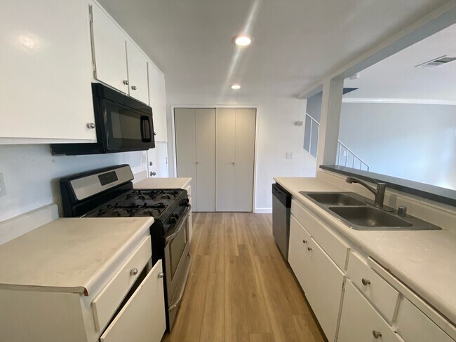Foto del edificio - 1460 Kendall Dr