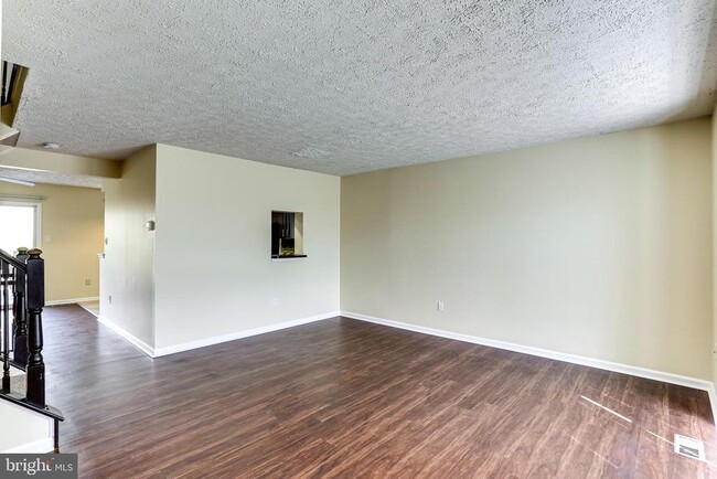 Building Photo - 6388 New Haven Ct