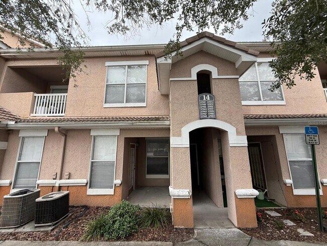 Foto del edificio - 17977 Villa Creek Dr