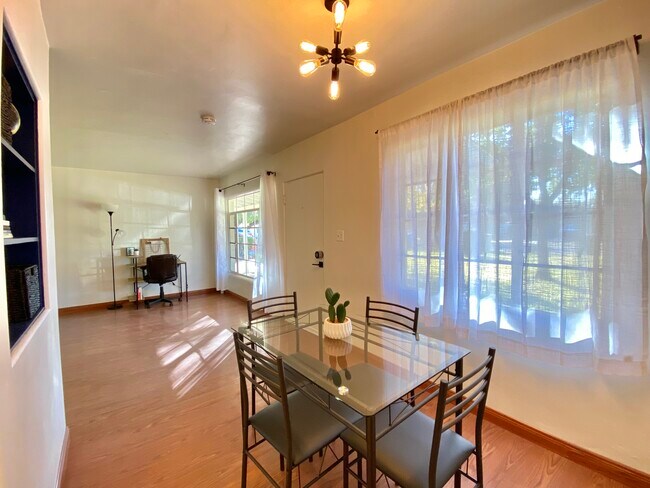 Building Photo - 710 W Palo Verde Dr