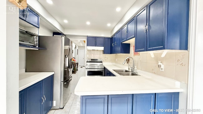 Building Photo - 1-15 Lord Simcoe Dr