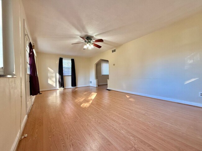 Building Photo - 6210 Berauer Rd
