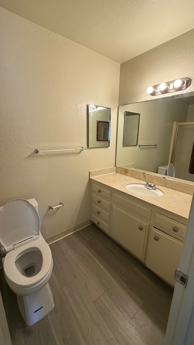 Photo - 2240 Franzen Ave Apartment