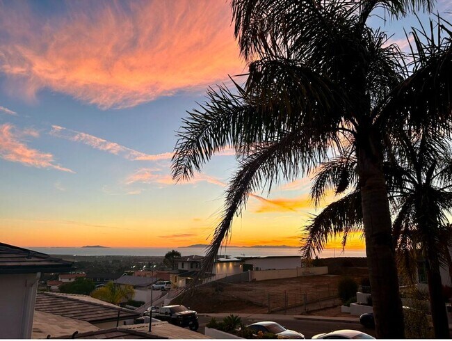 Foto del edificio - Stunning Ventura Hillside Home Fully Furni...