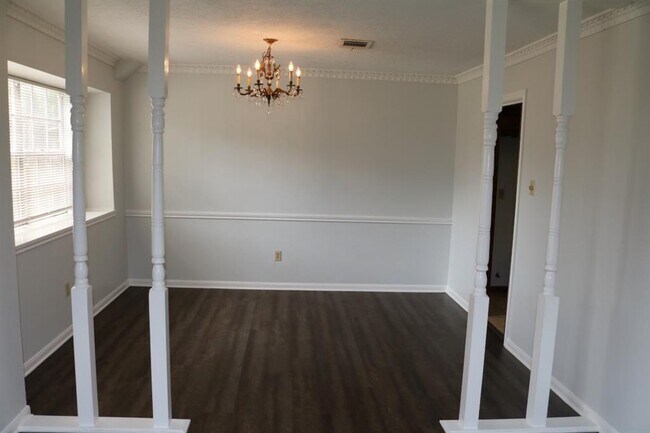 Building Photo - 12030 Sugar Springs Dr