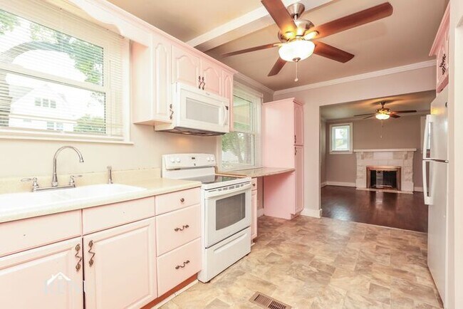 Building Photo - 1717 Stewart Pl