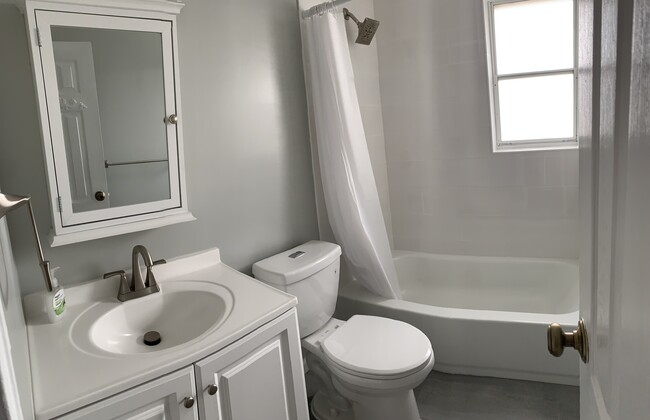 Bathroom - 13 Gramercy Gardens Pl