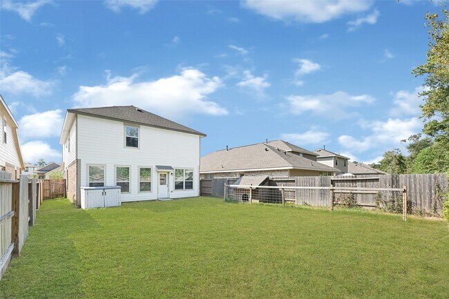 Building Photo - 1922 Ballesteros St