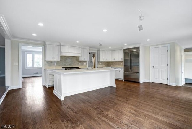 Building Photo - 4 bedroom in Summit NJ 07901